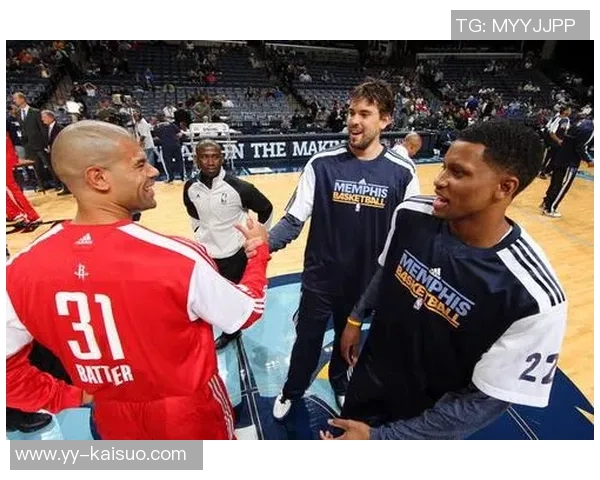 骑士与灰熊的15年对决回顾:历史交锋与球队变迁的精彩瞬间 骑士与灰熊的15年对决回顾:历史交锋与球队变迁的精彩瞬间